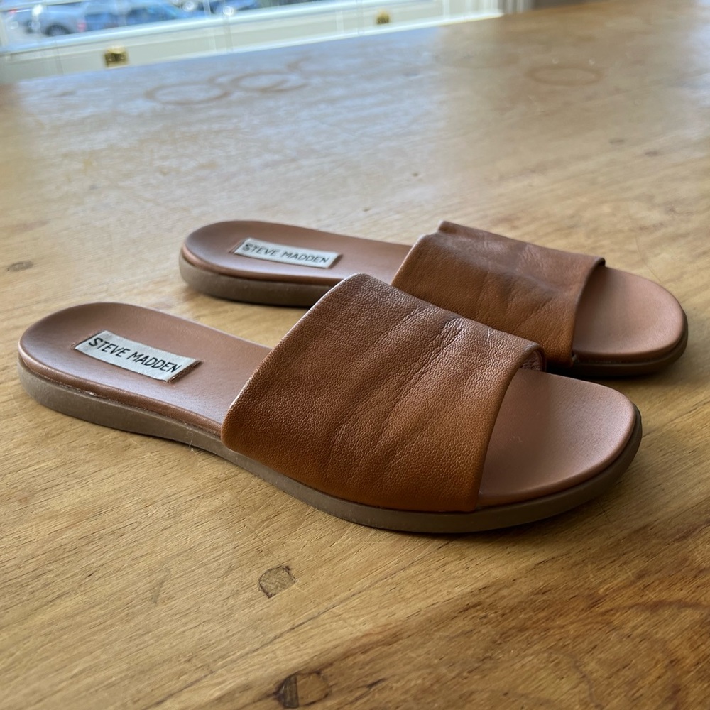 STEVE MADDEN tan sandal